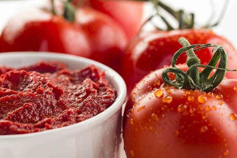 گوجه فرنگی در سبد 10 کیلوگرمی