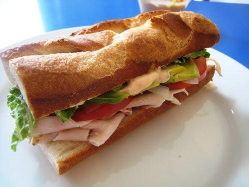 ساندویچ باگت کالباس گوشت نامی نو در کارتن 24 عددی